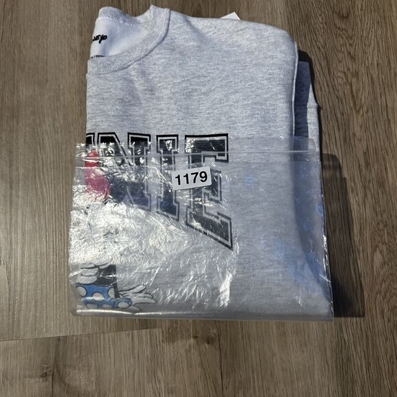 NWT Disney Minnie Mouse Graphic Sweatshirt Heather Gray NEW small - Picture 6 of 7